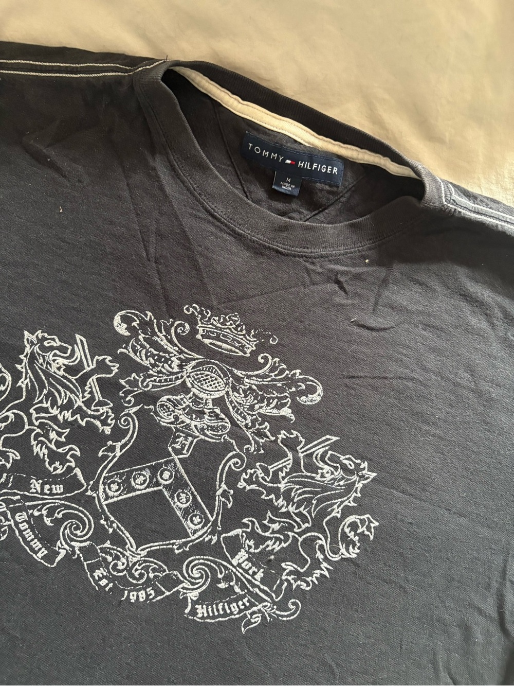 Tommy Hilfiger Black Short-Sleeve Tee with White Crest Graphic - Picture 2 of 7